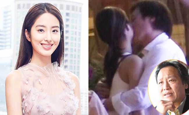 Mới đây loạt ảnh cha nuôi Lưu Diệc Phi - ông Trần Kim Phi thân mật đi ăn tối cùng một người đẹp trẻ trung và có ngoại hình khá giống cô con gái nuôi. Sau đó ông Trần còn ôm và hôn cô gái bí ẩn vô cùng&nbsp;thân mật không khác một cặp đôi đang yêu nhau. Ông Trần không ai khác chính là người nâng đỡ đưa Lưu Diệc Phi bước chân vào làng giải trí, được biết đến là cha nuôi của &#34;Thần tiên tỷ tỷ&#34;.