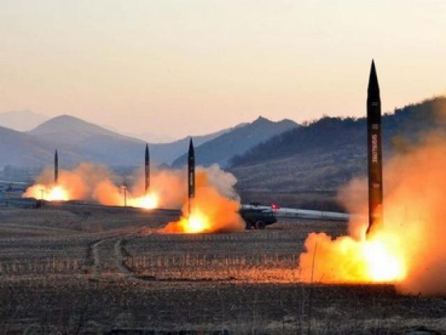 Triều Tiên làm gì với số tên lửa rơi xuống biển?