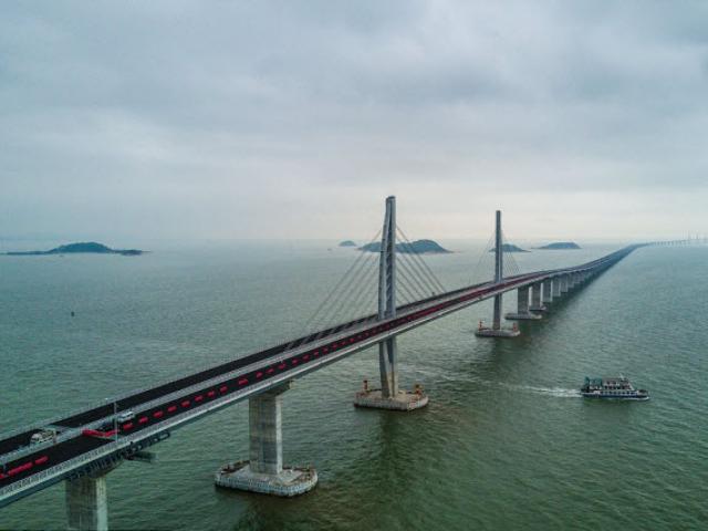Ngắm cây cầu biển dài chưa từng thấy sắp hoàn thành ở TQ