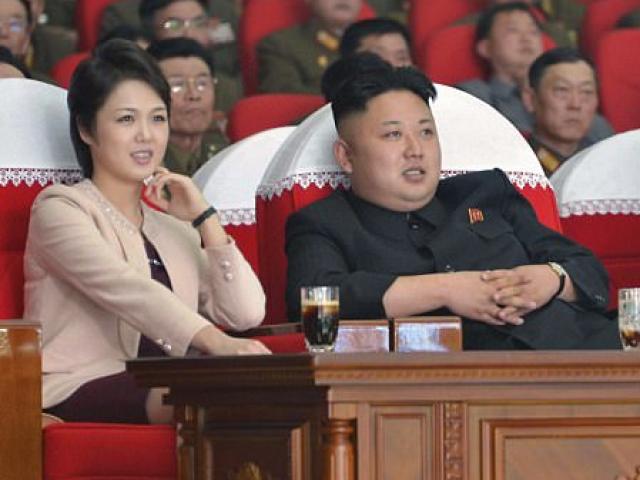 Phu nhân ông Kim Jong-un xuất hiện sau vụ thử tên lửa