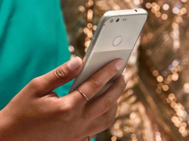 So sánh iPhone 7 với Google Pixel: Ai hơn ai?