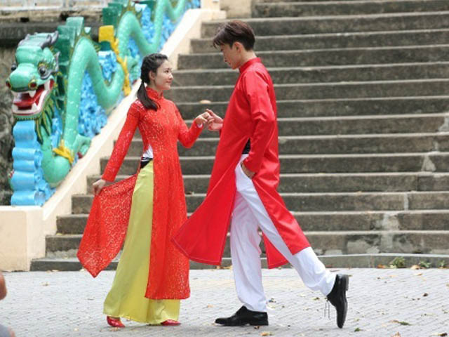 Khoảnh khắc ”nghìn năm có một” của Giả Tịnh Văn và sao Hoa ngữ tại VN
