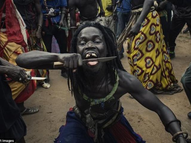 Lễ trưởng thành đầy đau đớn tại bộ lạc ở Senegal