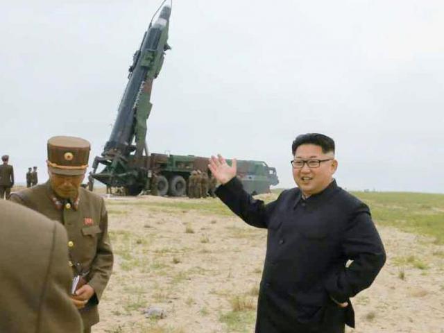 Triều Tiên công bố hình ảnh chưa từng có về tên lửa