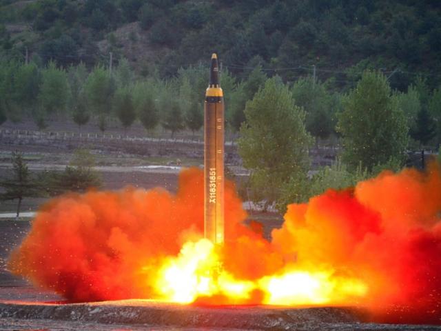 Triều Tiên phóng tên lửa đạn đạo bay xa 1.000km giữa đêm