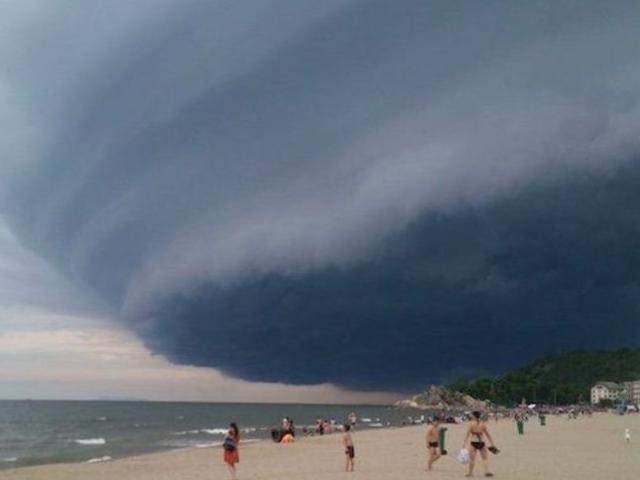 Thông tin chính thức về đám mây đen kỳ quái trên biển Sầm Sơn