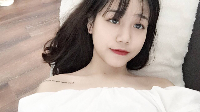 Khác với bạn bè cùng trang lứa, Diệu Thúy theo đuổi phong cách sexy từ khá sớm.&nbsp;