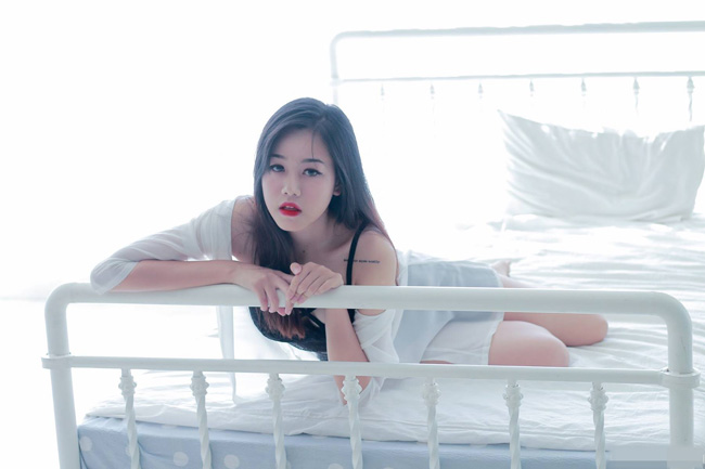 &#34;Mình không sexy một cách lộ liễu và phản cảm, hơn nữa, vẫn luôn duy trì được thành tích học tập ổn nên được bố mẹ tin tưởng, ủng hộ&#34;, Diệu Thúy chia sẻ.&nbsp;