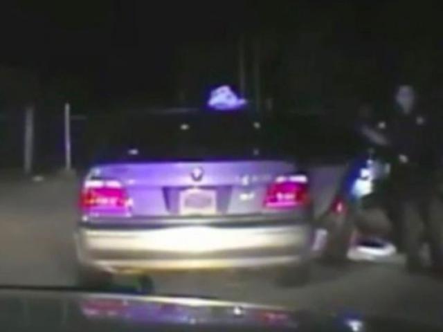 Mỹ: Bị cảnh sát dừng xe, kiểm tra “vùng kín” 11 phút