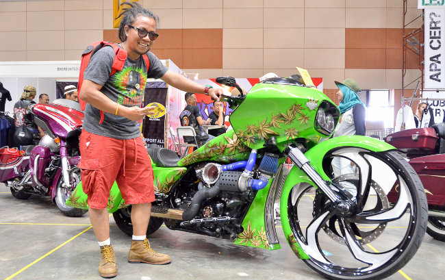 Trong suốt sự kiện diễn ra gần đây mang tên Art of Speed Malaysia 2017 &#40;Nghệ thuật tốc độ ở Malaysia&#41;, khách thăm quan không rời mắt khỏi mẫu xe độ độc đáo Harley-Davidson Road Glide mang động cơ tăng áp.