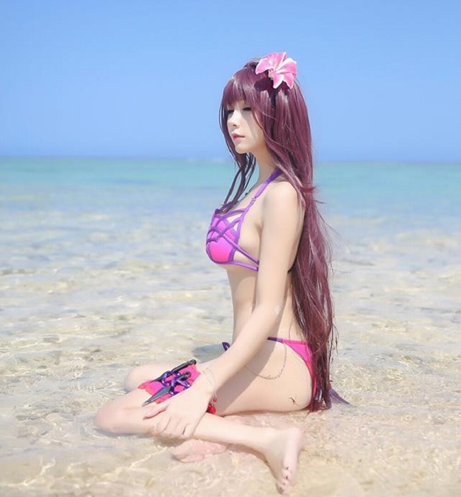 Xia Mei Jiang sinh năm 1997, thường xuyên xuất hiện trong các bộ ảnh nội y và cosplay gợi cảm.&nbsp;