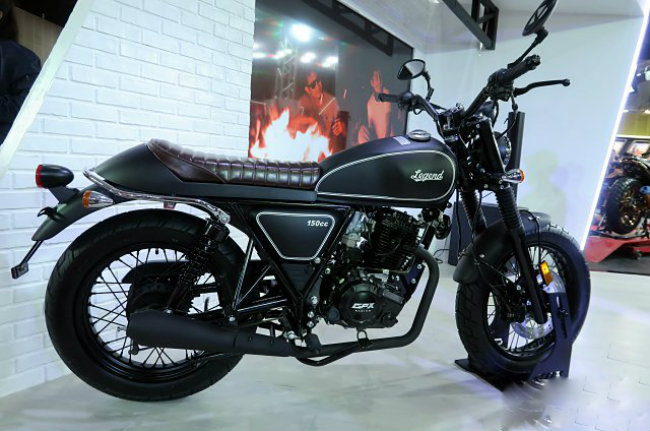 GPX Legend 150s là một mẫu môtô có phong cách cổ điển, mang động cơ mạnh mẽ loại 4 thì, dung tích 150cc.