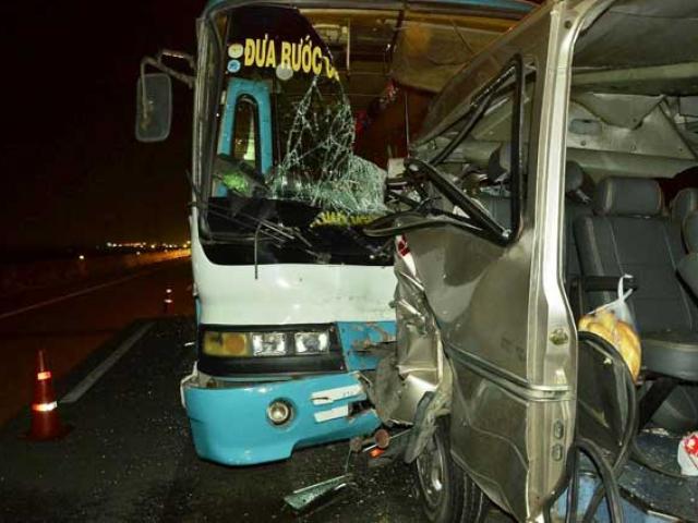 2 ô tô đâm nhau trên cao tốc TP.HCM – Trung Lương, 7 người thương vong