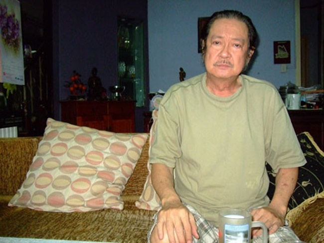 Hiện tại, nam nghệ sĩ và vợ con đang số trong căn hộ ở một chung cư tại Tân Phú với già thuê 8 triệu đồng/ tháng. Ở tuổi 69, Nguyễn Chánh Tín chia sẻ ông bán nước đóng chai và mở quán nhậu sống qua ngày. Thỉnh thoảng công chúng vẫn nhìn thấy ông tham gia vào những bộ phim điện ảnh với vai nhỏ.