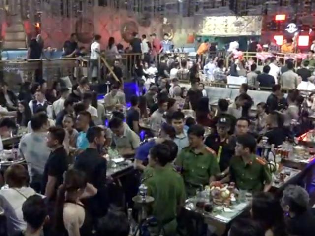 Cảnh sát bao vây ”động lắc” giữa SG, cả trăm dân chơi nháo nhào tháo chạy