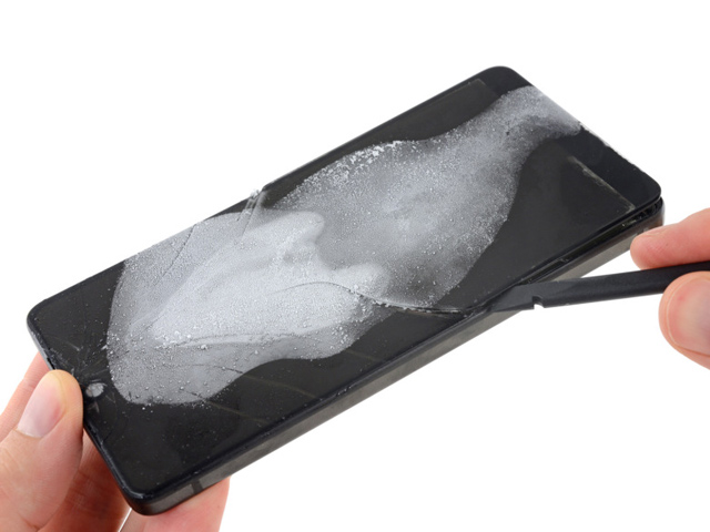 Essential Phone là chiếc điện thoại gần như ”không thể sửa chữa”