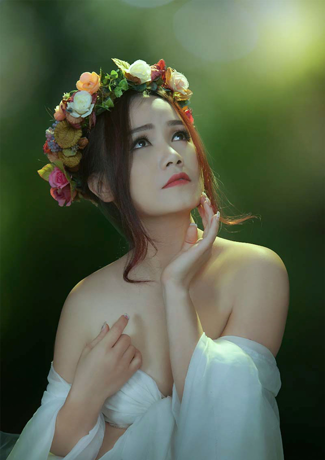 Nữ diễn viên Hoàng Yến gắn liền với nhiều vai diễn trong các tiểu phẩm hài. Mới đây cô chào đón con đầu lòng cùng người chồng thứ tư. Trước đó, cô đã có hai cô con gái lớn.