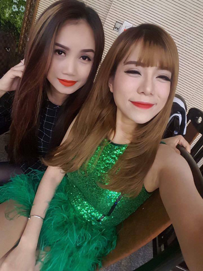 Nhiều fan còn trêu đùa trông hai mẹ con như hai chị em.