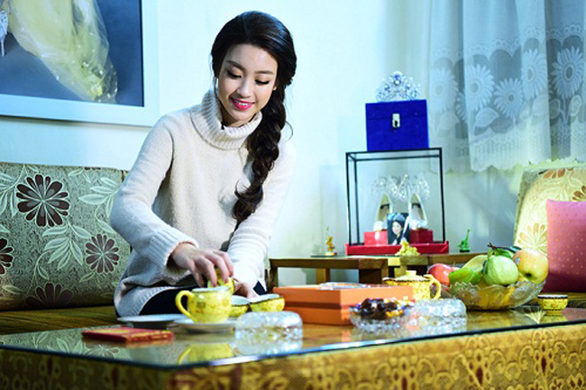 Căn nhà của Mỹ Linh ở Hà Nội đơn sơ, không quá cầu kỳ, nằm trên tầng hai của một khu tập thể cũ.&nbsp;