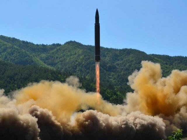 Triều Tiên bắn tên lửa bay xa chưa từng thấy qua Nhật Bản