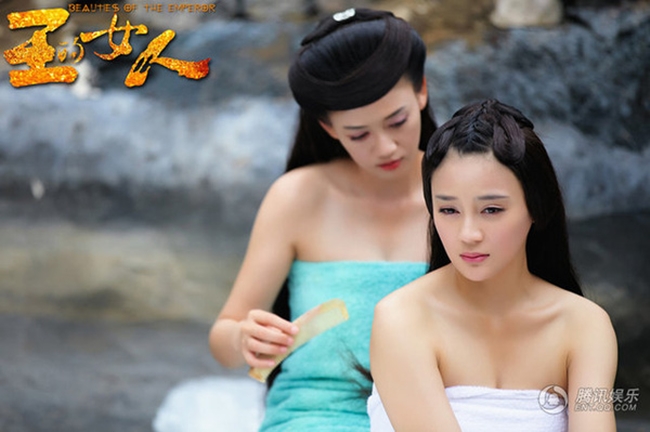 Hiện tại, Viên San San đang thực hiện hai bộ phim truyền hình “Nhật ký tình yêu của Mễ Lộ Lộ” và “Quốc dân đại sinh hoạt”. Ảnh: Viên San San và Trần Kiều Ân trong “Nữ nhân của vua”.