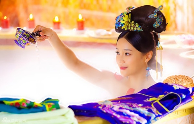 Ngoài ra, Viên San San cũng có cảnh cắm ấn tượng trong phim “Cung tỏa châu liêm” khi đảm nhận vai Liên Nhi.