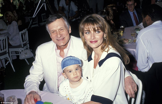 Kimberly Conrad là người vợ mà ông Hugh Hefner cưới và chung sống từ năm 1989 đến 2010. Con trai của hai người là Marston Hefner hiện đã trưởng thành và trở thành người điều hành tờ tạp chí.