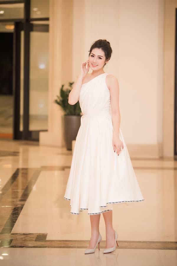 Á hậu Hoàng Anh, Trà My tái xuất gợi cảm sau khi lấy chồng giàu có, sinh con - 12