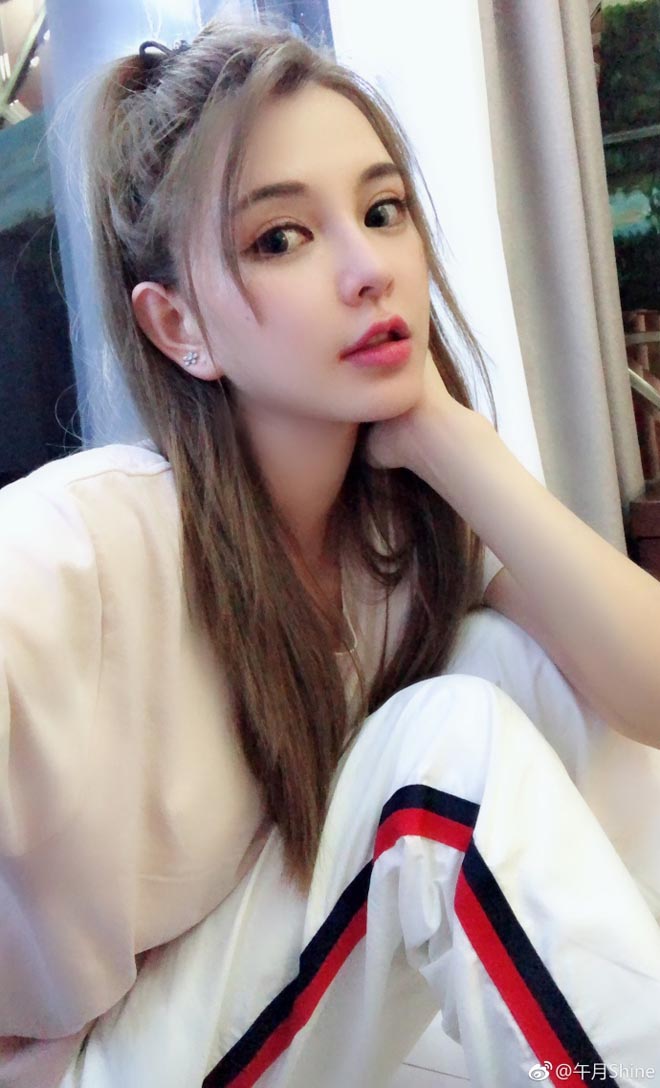 Cô gái Đài Loan "đập toàn mặt xây lại" để giống hệt Angela Baby - 7