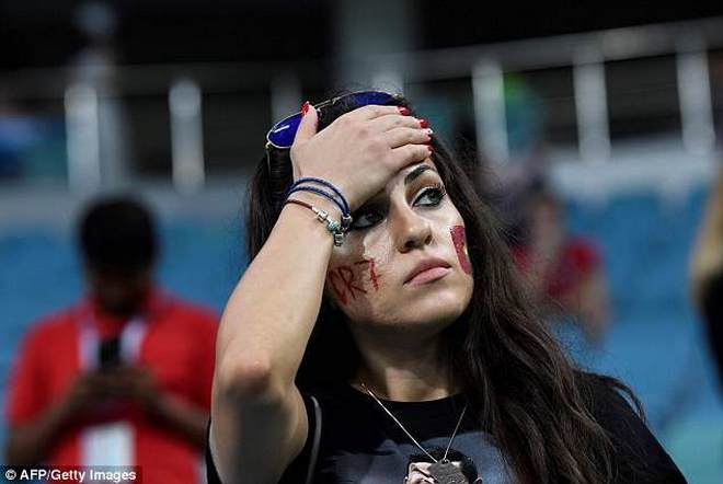Ấn tượng World Cup 1/7: Fan nữ nhòe lệ thương Messi, Ronaldo - 10