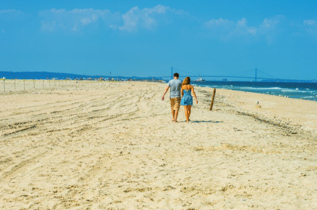 Gunnison Beach, Mỹ: Đây là bãi biển duy nhất ở New Jersey cho phép du khách tắm khỏa  thân, nhưng việc sử dụng đồ uống có cồn vẫn bị cấm.