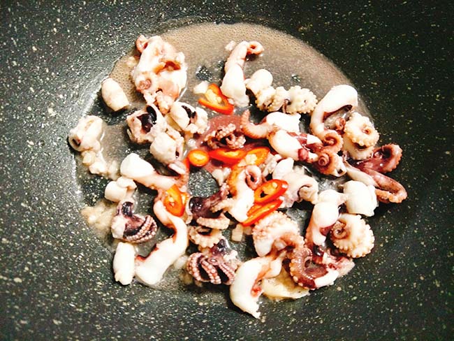Dai giòn bạch tuộc xào cần tây, ngửi mùi từ xa đã thèm chảy nước miếng - 5