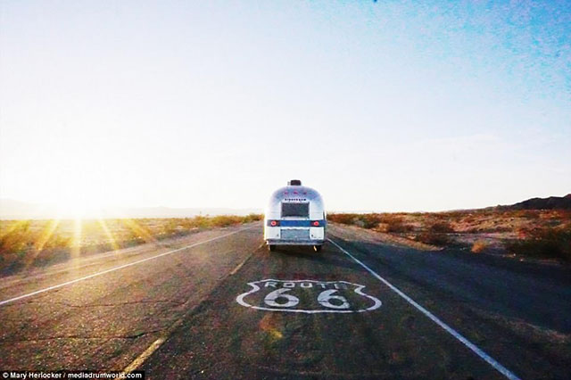 Chán cuộc sống ngột ngạt, gia đình này đã bán hết tài sản để cùng nhau đi du lịch - 5