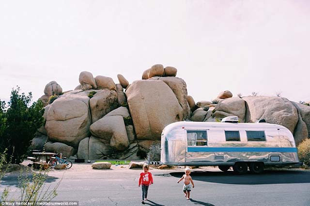 Chán cuộc sống ngột ngạt, gia đình này đã bán hết tài sản để cùng nhau đi du lịch - 4