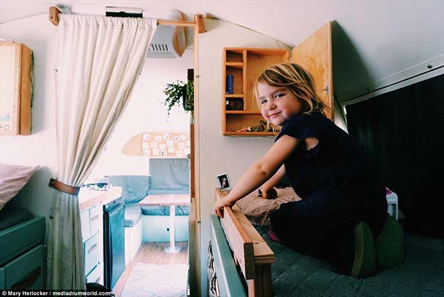 Chán cuộc sống ngột ngạt, gia đình này đã bán hết tài sản để cùng nhau đi du lịch - 7