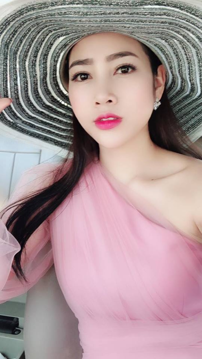 Sau “Đại gia chân đất 8”, Lương Thanh Hằng tiếp tục hợp tác với đạo diễn Bình Trọng trong phim “Làng ế vợ” 2018 với vai&nbsp;Sen.