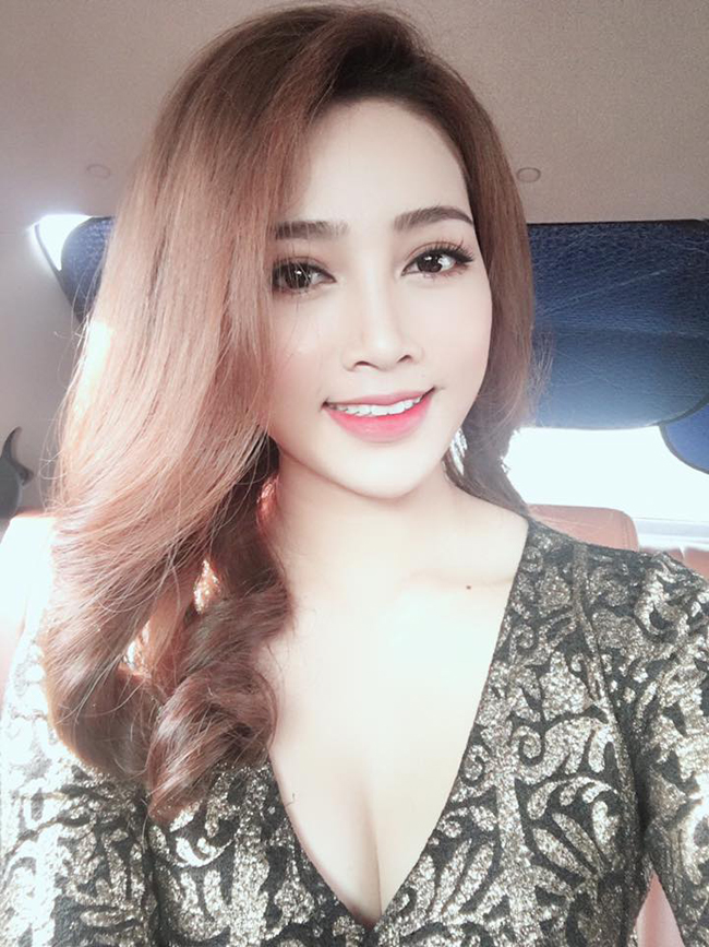 Hiện tại, Thanh Hằng vẫn đang quay series &#34;Hội thánh đức bố đời&#34; dài 4 tập của Bình Trọng. Đây là loạt phim hài đang nóng nhất trên Youtube và được nhiều khán giả đón nhận.