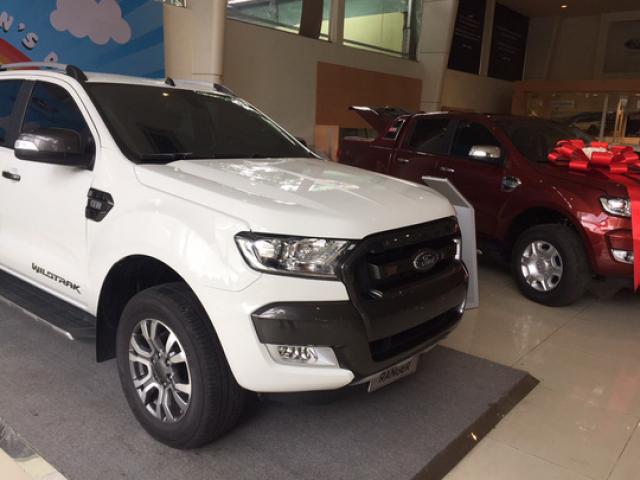 Thị trường - Tiêu dùng - Thuế nhập khẩu về 0%, giá ô tô vẫn tăng từng ngày