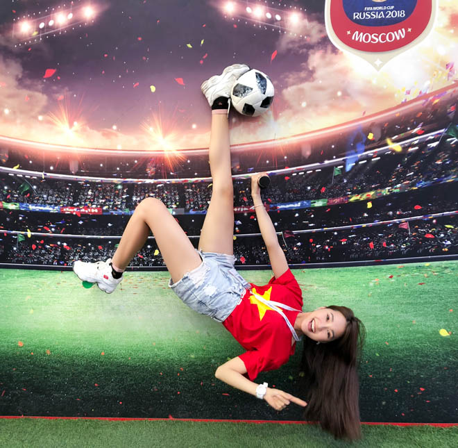 Hoa khôi Nghệ An diện quần đùi áo số vì "phát cuồng" tuyển Brazil - 8