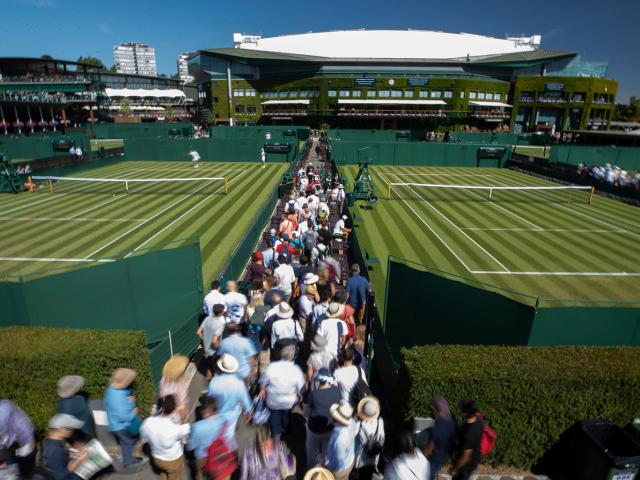 Cập nhật Wimbledon ngày 1: Cilic khởi đầu hoàn hảo, cú sốc giải nữ