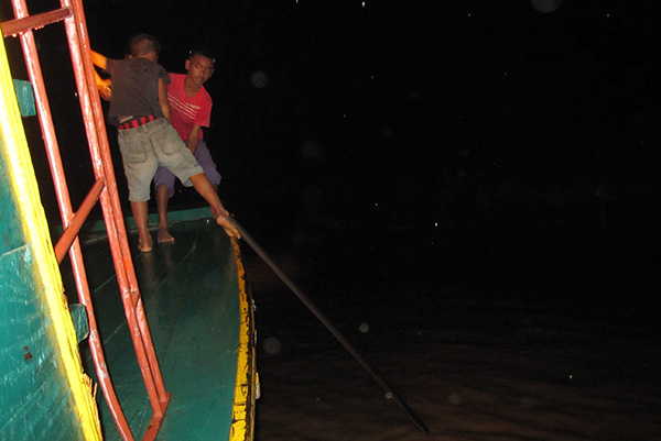 Huyền thoại về loài cá vẩy đỏ như máu ở Biển Hồ - 2