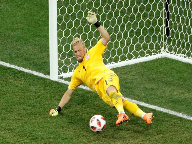 Bóng đá - "Siêu nhân" World Cup: Schmeichel 3 lần đẩy phạt đền vẫn ôm cay đắng