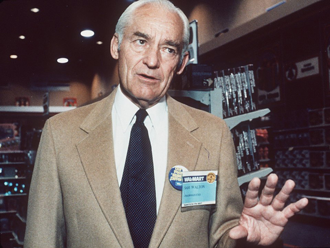 Nhà sáng lập hãng bán lẻ nổi tiếng toàn cầu Walmart – Sam Walton đã mở cửa hàng Walmart đầu tiên vào năm 1962 ở Arkansas.