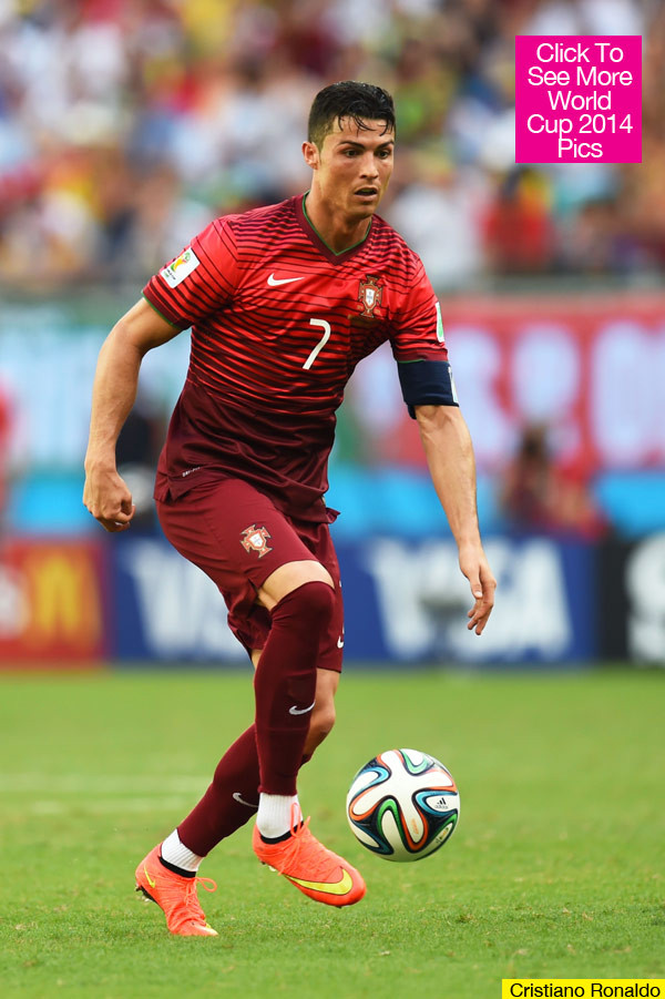 CR7 chuyên mặc áo dài khi đá giải lớn vì mê tín? - 5