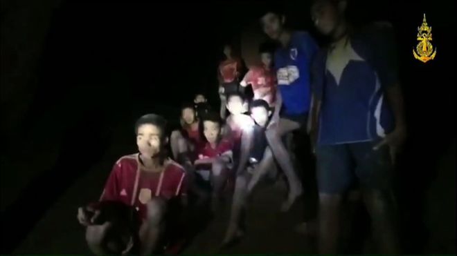 Thái Lan: Đội bóng mất tích trong hang suốt 9 ngày sống sót bằng cách nào? - 1