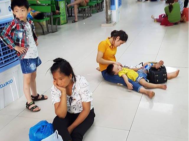 Sức khỏe đời sống - Nắng nóng như chảo lửa, cha mẹ cần biết những bệnh này đang hoành hành