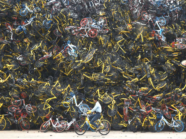 Bạt ngàn xe đạp công cộng bị bỏ hoang, có nên tiếp tục không?