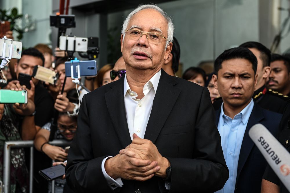 Cựu thủ tướng Malaysia bị bắt sau 2 tháng mất ghế - 1