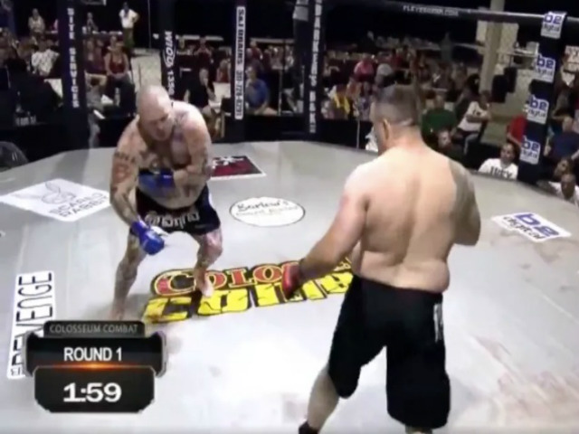 Thể thao - Hy hữu UFC: Đè đối thủ đấm “sấp mặt”, bỗng đau tim dừng cuộc chơi