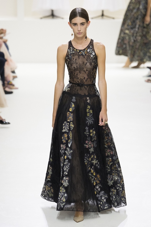 Mọi quý cô muốn mơ mãi giấc mơ Christian Dior - 10